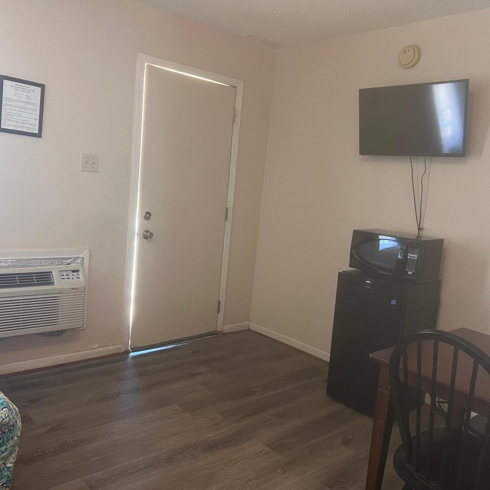 Hemphill Alpine Lakeside Motel Room Backside المظهر الخارجي الصورة