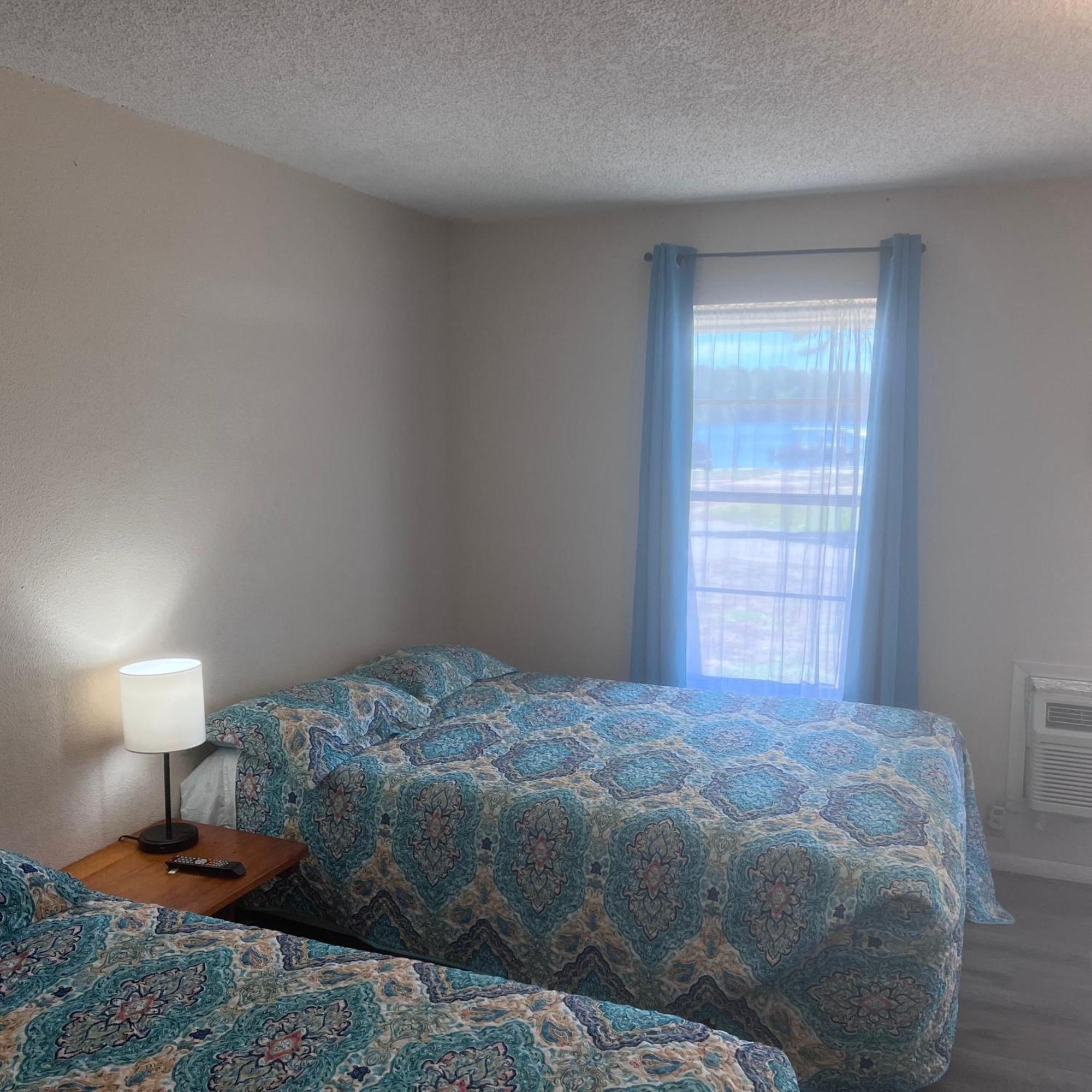 Hemphill Alpine Lakeside Motel Room Backside المظهر الخارجي الصورة